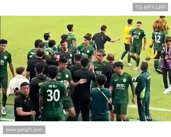 中国足球再次失利 世界杯预选赛形势严峻 球迷失望情绪高涨 中国足球再次失利 世界杯预选赛形势严峻 球迷失望情绪高涨