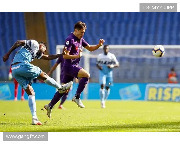 佛罗伦萨足球俱乐部近期动态分析：转会消息、战术调整与未来展望