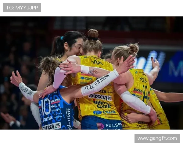 朱婷科内利亚诺女排救球精彩瞬间背后展现的决胜时刻与团队精神 朱婷科内利亚诺女排救球精彩瞬间背后展现的决胜时刻与团队精神