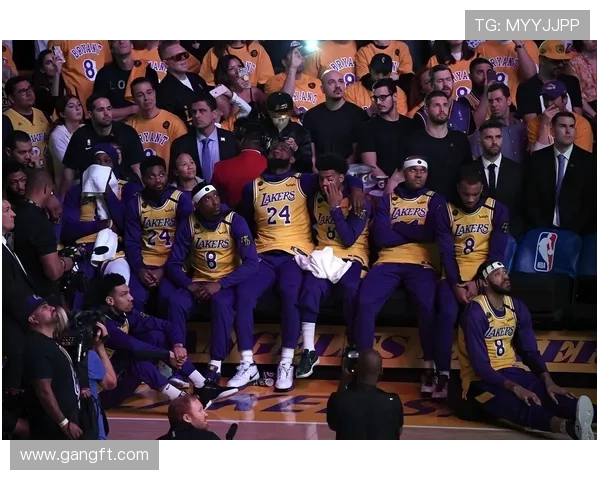 詹姆斯再创历史纪录带领湖人力克勇士 替补席贡献成关键因素 詹姆斯再创历史纪录带领湖人力克勇士 替补席贡献成关键因素