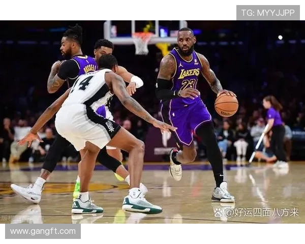 詹姆斯领衔湖人击败勇士 拉塞尔与浓眉发挥出色助力球队赢得关键胜利