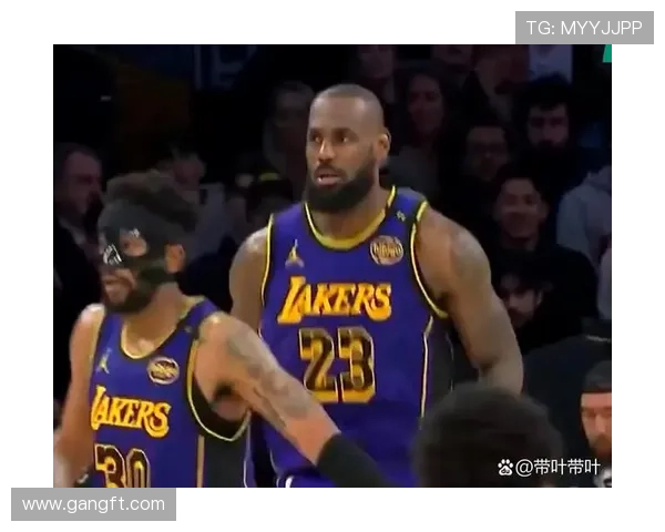 詹姆斯领衔湖人逆袭快船 关键时刻表现力压伦纳德助球队取胜